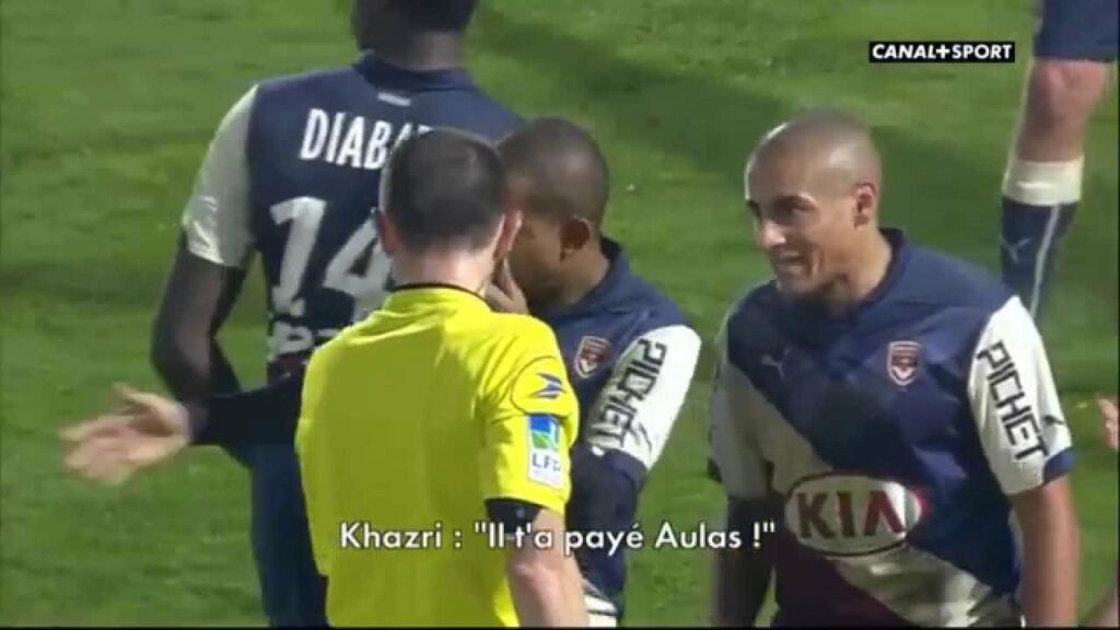 Wahbi Khazri se chauffe avec l'arbitre - Bordeaux 0-5 OL - 19ème journée