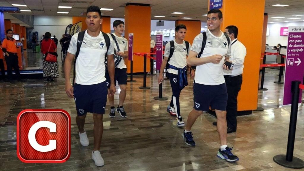 Jesús Gallardo bromea con el coronavirus y tose en el aeropuerto