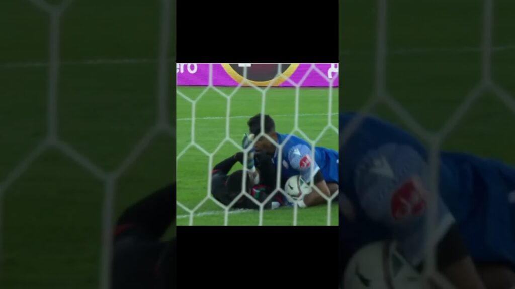 سلوك غير رياضي من طرف الحارس الدولي رضى التكناوتي في مقابلة  لفريق الوداد ضد الجيش الملكي#shorts