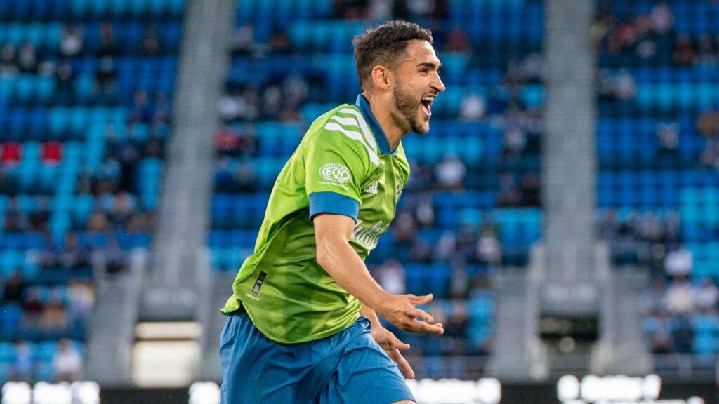 GOLAZO: Cristian Roldan smashes a left-footed half volley to secure 3 points