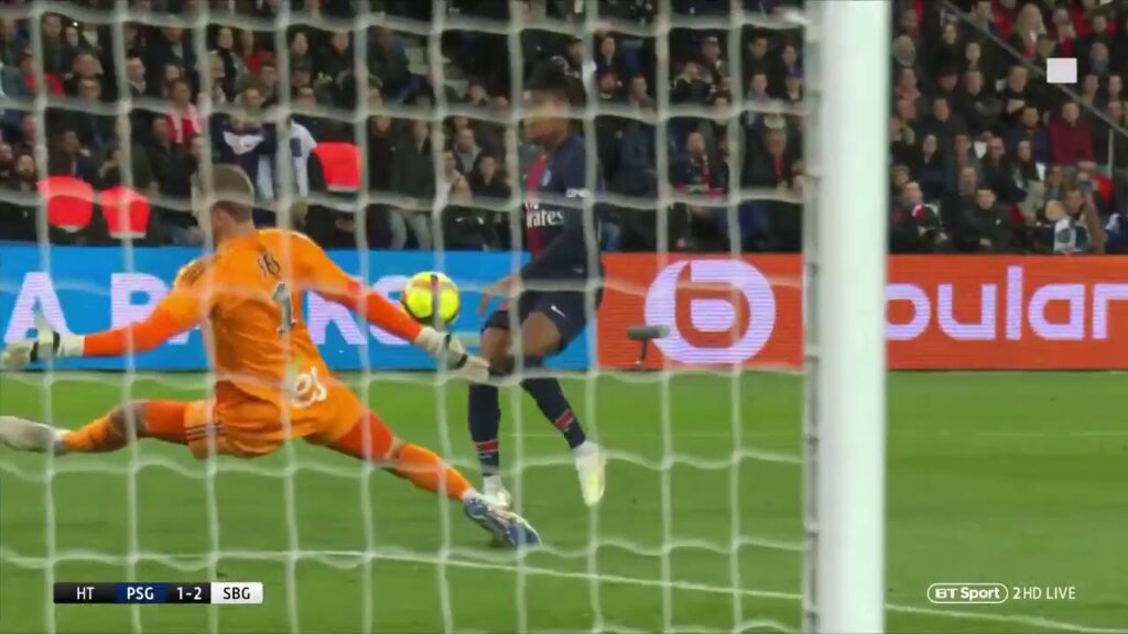 PSG   Strasbourg Eric Maxim Choupo Moting