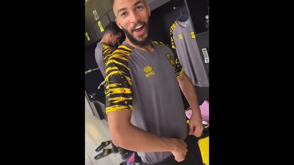 ‏حمدان الشمراني بعد عقد قران عبدالرحمن العبود 🤣🤣.