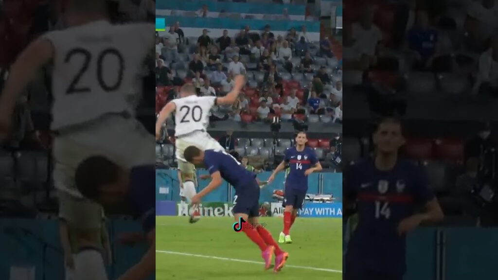 Robin Gosens vs Benjamin Pavard - A Scary Collision