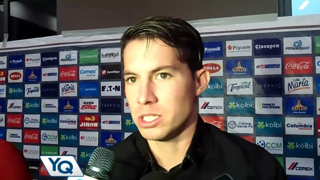 Bryan Oviedo: "Campbell no juega solo"