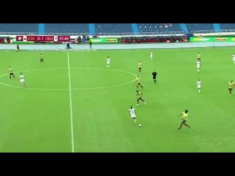 | 👕 De galera y bastón! Un exquisito caño de Nicolás de la Cruz en la gran victoria de Uruguay!