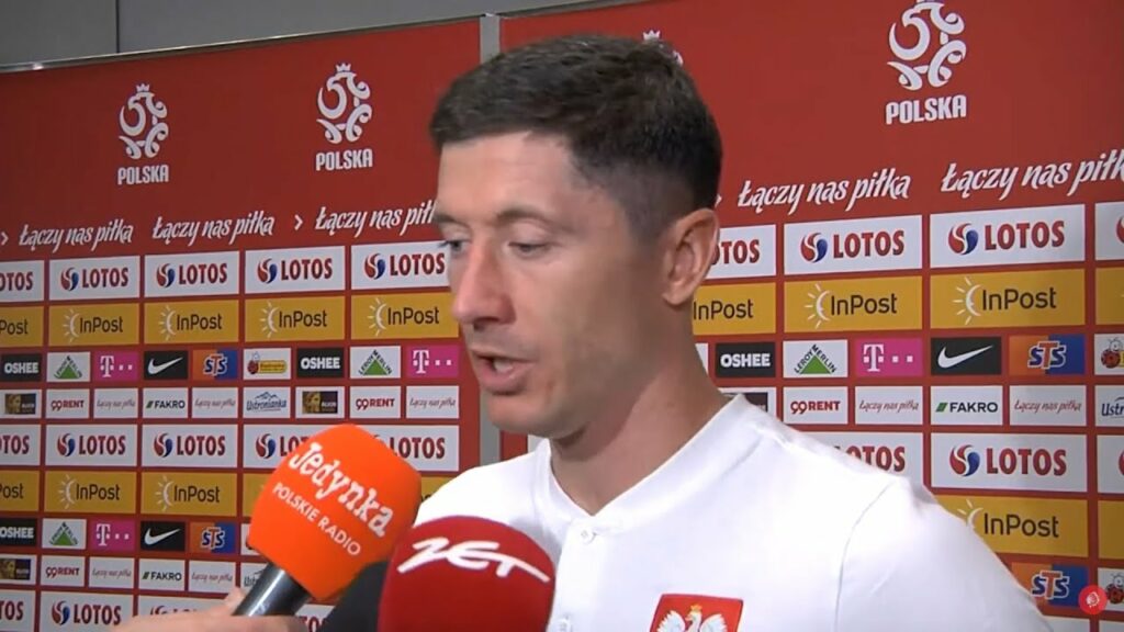 ROBERT LEWANDOWSKI I JAKUB KAMIŃSKI I ADAM BUKSA I KAMIL GLIK PO MECZU POLSKA-WALIA