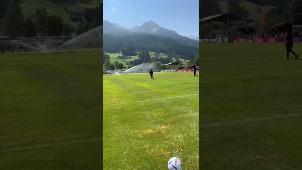 Watch this BANGER by Steven Bergwijn! 🧨🧨🧨