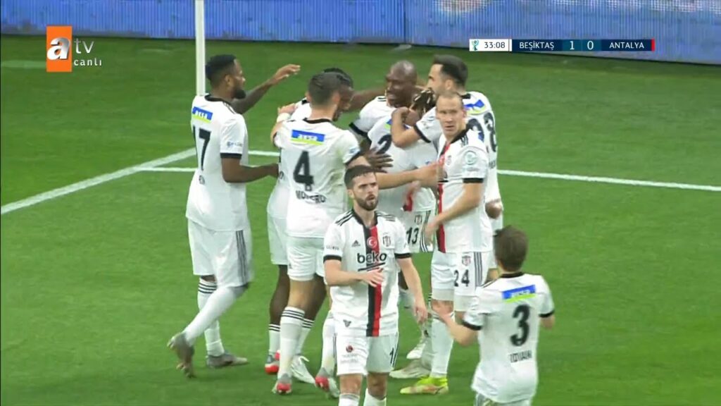 Beşiktaş 1 - 0 Antalyaspor (Beşiktaş'ın 1. Golü - Atiba Hutchinson)