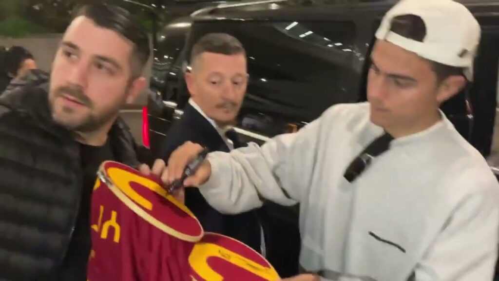 IL CAMPIONE DEL MONDO PAULO DYBALA ATTERRA A FIUMICINO