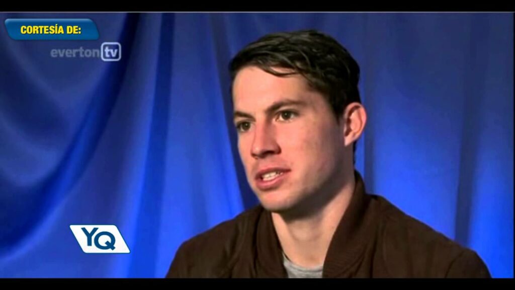 Bryan Oviedo habla sobre su próximo partido ante el Fulham donde chocará con Ruíz