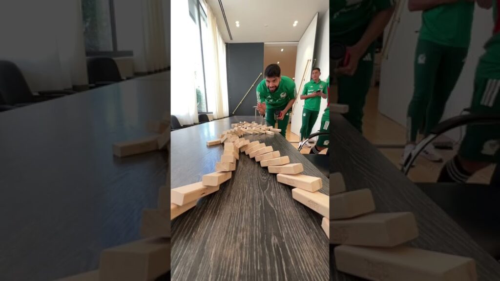 Jenga estilo Néstor Araujo. 👉🏼🐌 #shorts