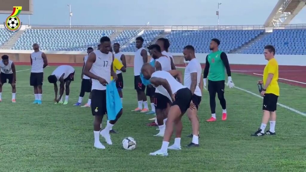 Eiiii Watch what BABA RAHMAN DID TO DEDE AYEW at Black stars training