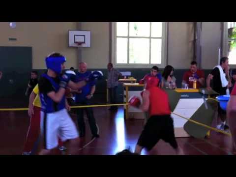 Olivier FISCHER en rouge (Carouge) gagne aux points vs Michel AEBISCHER.16.06.2012.