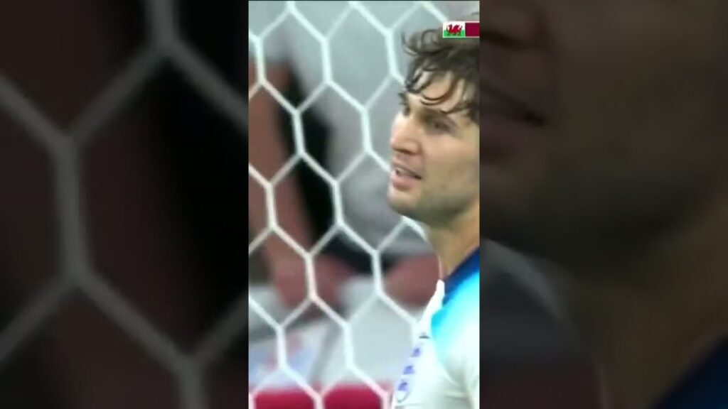 Harry Maguire wants to ASISST but John Stones says no 🤣#manchesterunited #trending #shorts #maguire