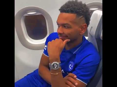 علي البليهي يبي يقروش العيال😂😂💙