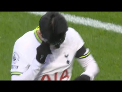 Son Heung-min frustratedly takes off his mask and throws it away