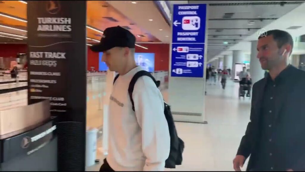 Doğucan Haspolat ile Jens Stryger Larsen, Trabzonspor için İstanbul'da