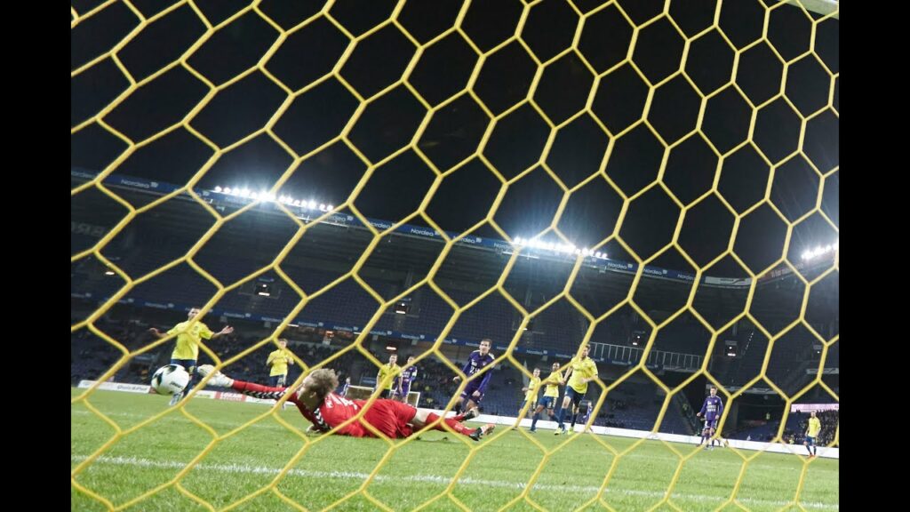 Rønnow: Ser bolden relativt sent | brondby.com