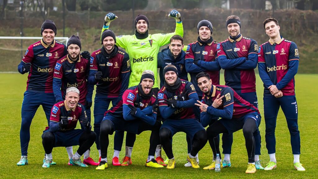 "Granatowo-Bordowi" wygrywają po karnych - Skrót gry wewnętrznej