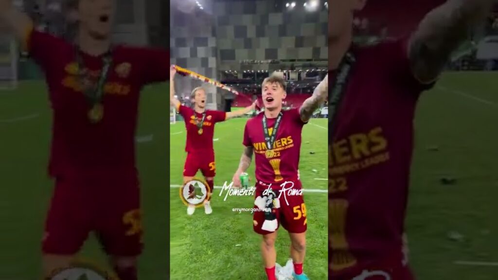 Momenti di Roma - Zalewski canta "Campo Testaccio" ⚽❤️💛
