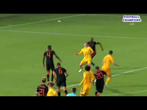 Roberts erlitt eine Kopfverletzung, als er versuchte, ein Kopfstoßtor zu erzielen,  UEFA Nations 22