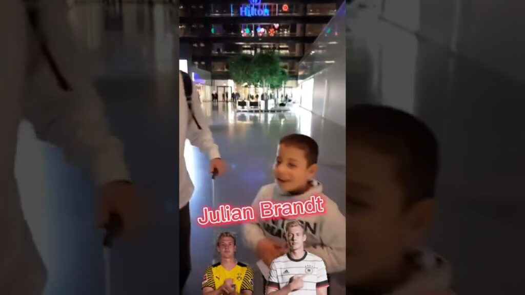 Julian Brandt in Frankfurt getroffen #bvb #Shorts #eads #rewe #sammelbilder #dfb #qatar2022 #wm2022