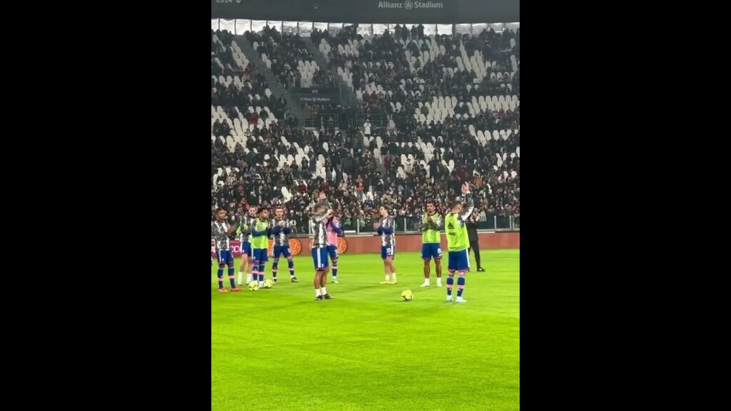 DOS CAMPEONES DEL MUNDO SUELTOS EN TURÍN 🇮🇹🇦🇷 Leandro Paredes y Ángel Di María fueron reconocidos.