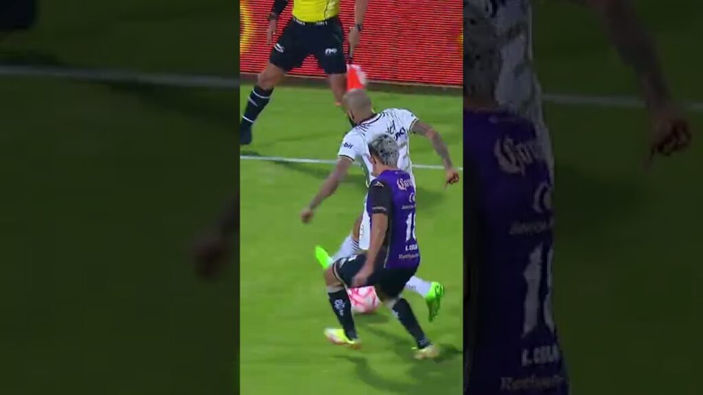 ¡Empieza la MAGIA DE DANI ALVES! Gran 'taconcito' por la banda