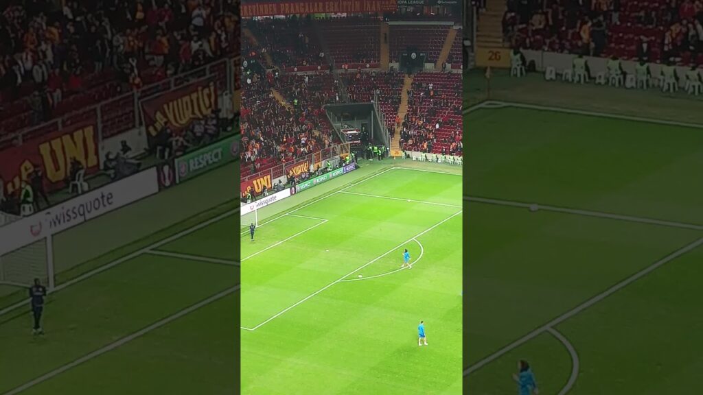 Reaction of Galatasaray fans to Guendouzi