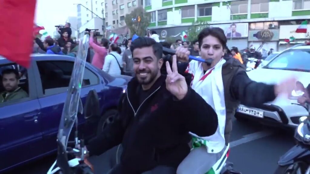 Iranlılar, Galler galibiyeti sonrası sokağa döküldü!