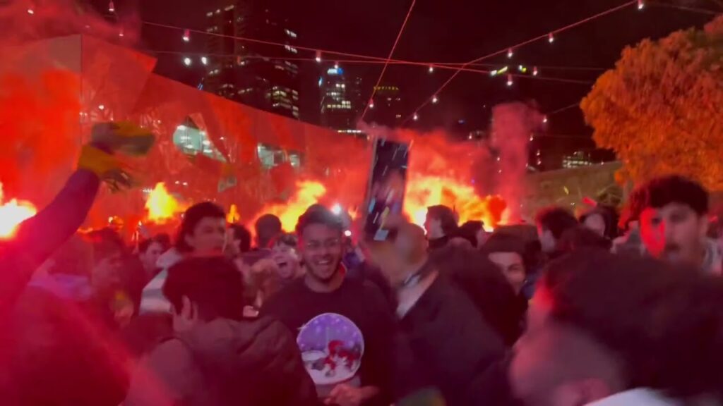 WATCH AUSTRALIA FANS CRAZY CELEBRATION for MATHEW LECKIE GOAL