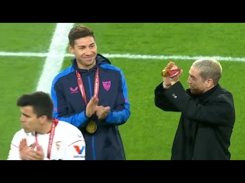 Sevilla's tribute to Papu Gomez Montiel y Acuña