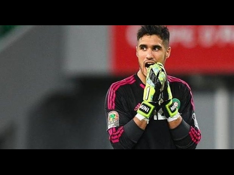 تصديات خرافية لحارس منتخب المغرب منير المحمدى