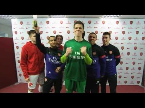 Arsenal Stars Sing Fan Chants - MATCH