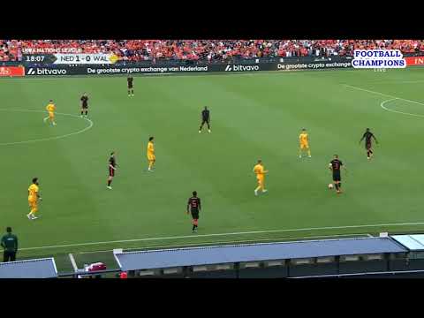 Matthew Smith versucht kaum, einen Ball zu nehmen, Niederlande-Wales, UEFA Nations League 2022