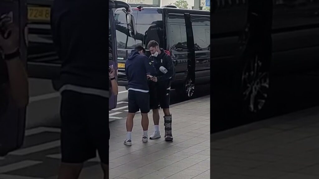 손흥민 챙기는 벤데이비스 Ben Davies taking care of Son Heung min