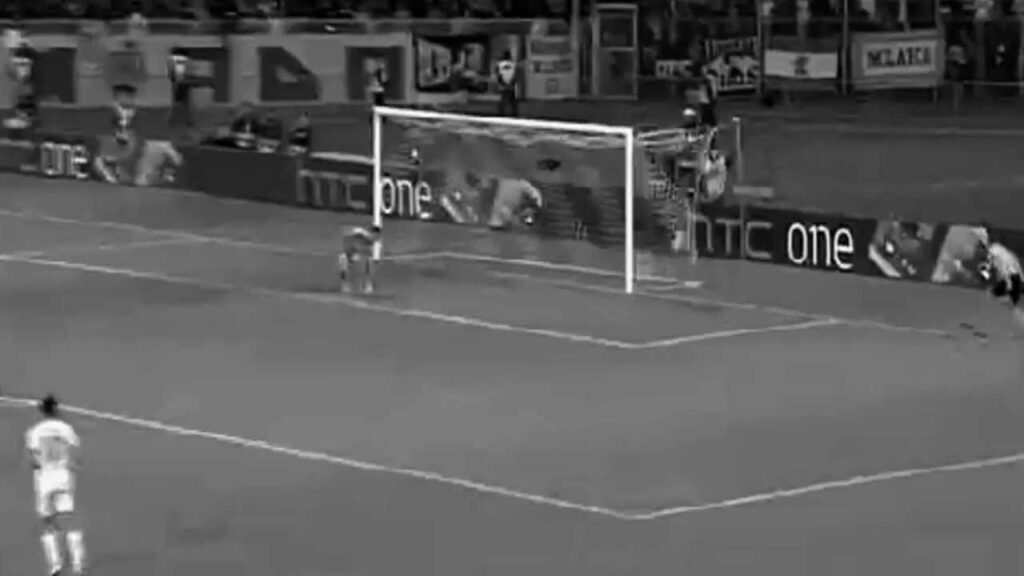 Andrej Kramarić Amazing Goal (Rijeka 1-1 Lyon) 07/11/2013