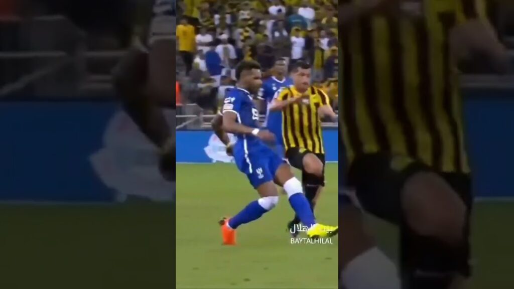 تدخل طارق حامد على البليهي ‏هل يستحق الكرت الاصفر الثاني ؟