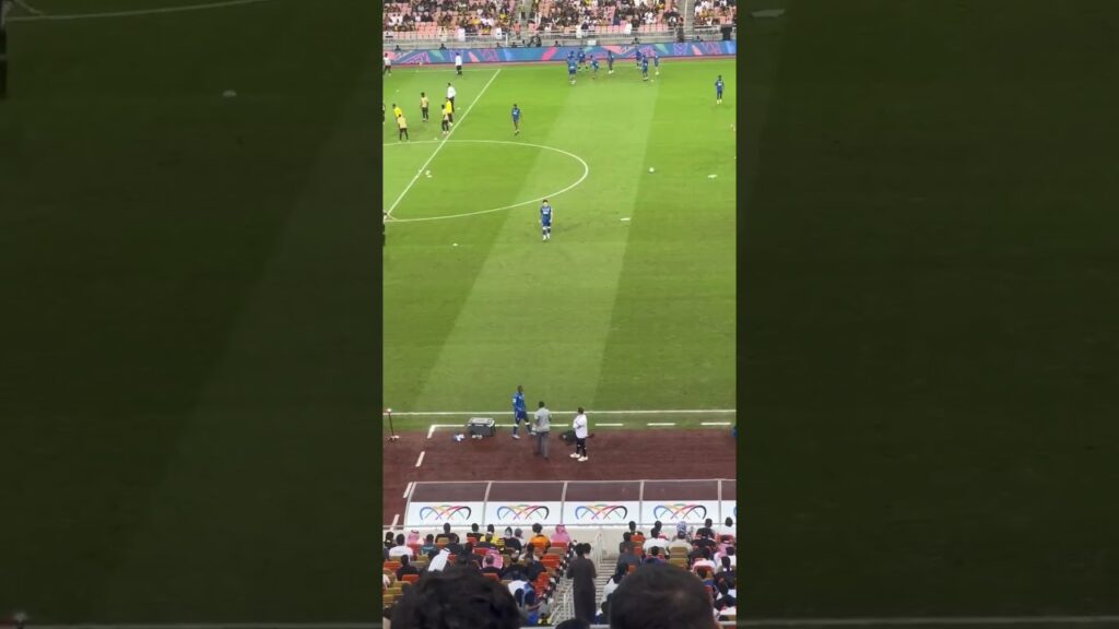 صافرات استهجان من جماهير ⁧ الاتحاد⁩ لحظة ذكر اسم سعود عبدالحميد