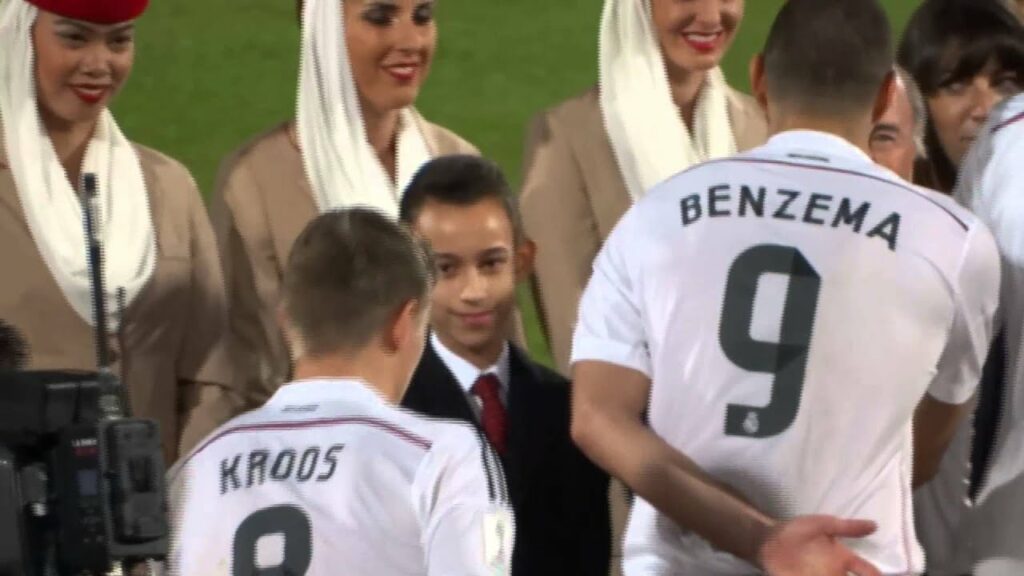 ZOOM:SR Moulay Hassan félicite les joueurs du Réal Madrid mundialito 2014