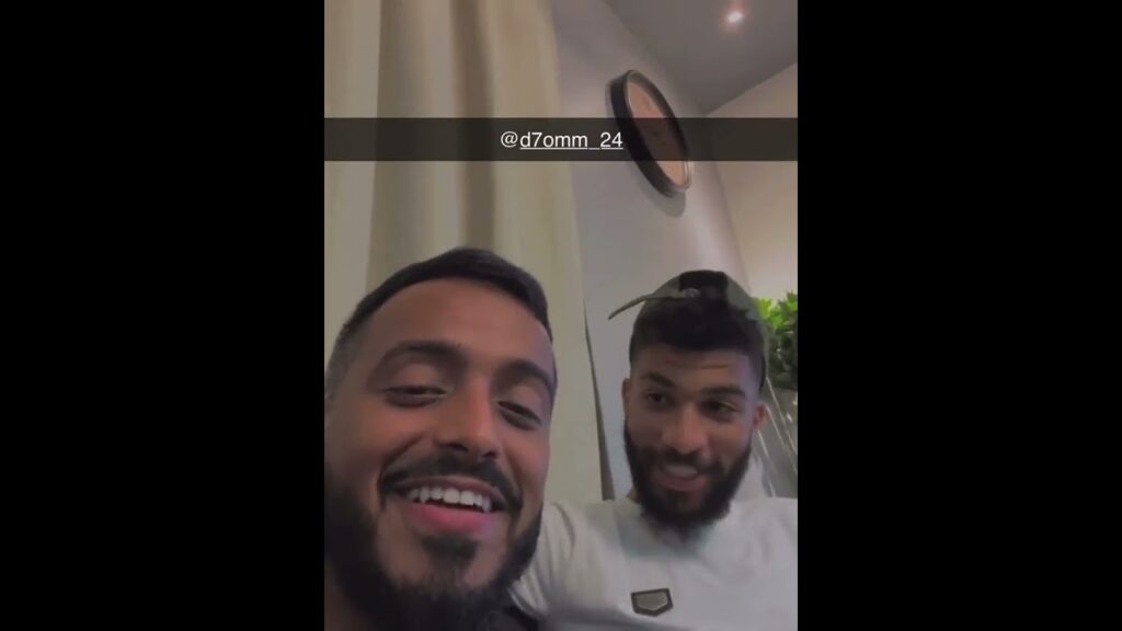 ‏عبدالله الفيصل او الجوهرة ؟ عبدالرحمن العبود : الجوهرة ، لانه احسه بيتنا مع الجماهير والاجواء 💛.