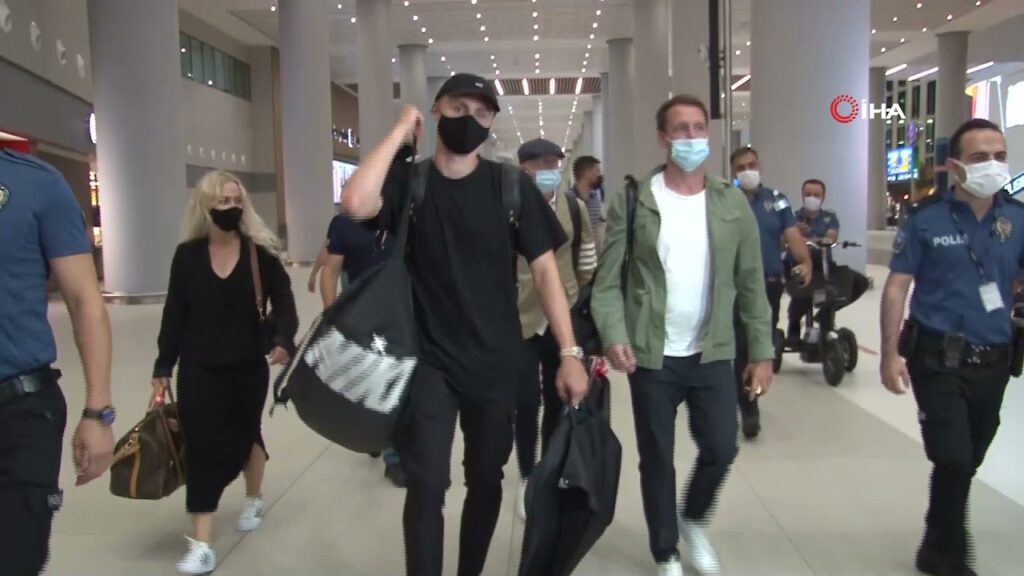 Galatasaray’ın yeni transferi Victor Nelsson, İstanbul’a geldi