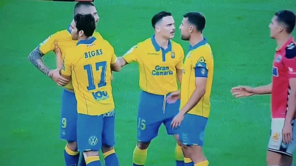 Marko Livaja colpisce un avversario e poi l’arbitro! 5 turni di squalifica