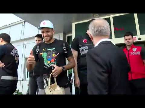 Trabzonspor'un yeni transferi Maxi Gomez, Türkiye'ye geldi