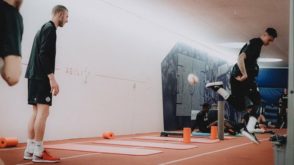 Skilltime 🤹‍♂️ Sesko & Pavlovic geigen während Aktivierung groß auf 🎻