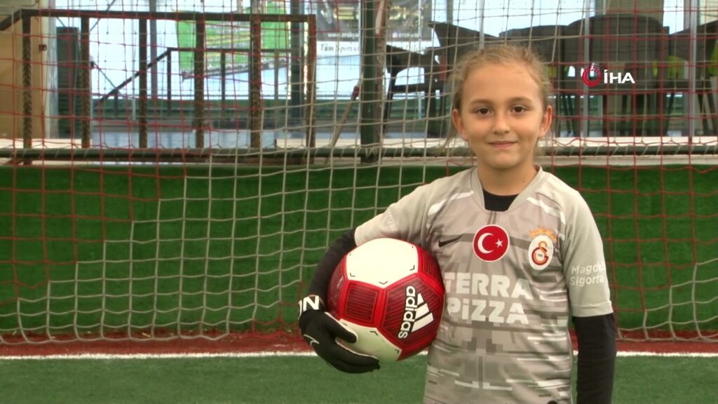 7 yaşındaki kaleci Ensar Eser Çakmakçı'nın Fernando Muslera hayali gerçek oldu