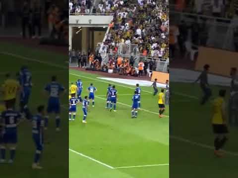دخول مشجعين للملعب الجوهرة في مباراة الهلال والاتحاد واحتفالهم على طريقة رونالدو Siii 😂🔥