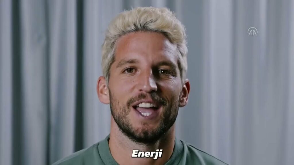 Galatasaray yeni transferleri Mertens ve Torreira'yı bu video ile. duyurdu!