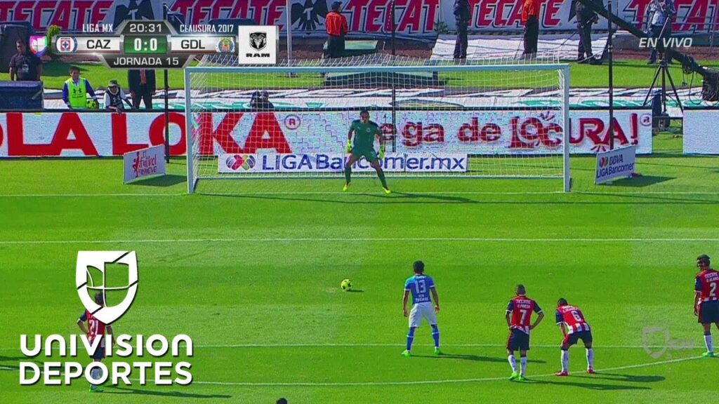 Ángel Mena marcó el 1-0 para Cruz Azul sobre Chivas