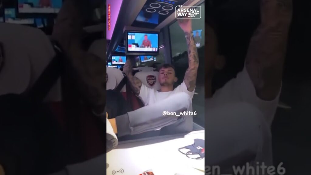 THROWBACK! | Rob Holding & Ben White Sing The "SAKA & EMILE SMITH ROWE" Chant! 🤣❤ #Shorts